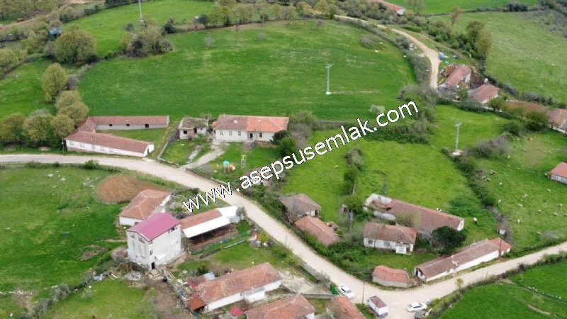 3.280 M2 Oturulabilir Müstakil Bahçeli Köy Evi, Dam, Samanlık
