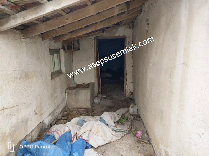 3.280 M2 Oturulabilir Müstakil Bahçeli Köy Evi, Dam, Samanlık