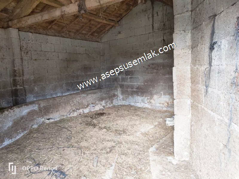 3.280 M2 Oturulabilir Müstakil Bahçeli Köy Evi, Dam, Samanlık