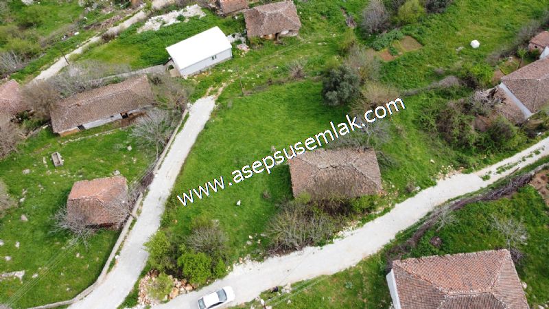 843 M2 Gönen'de Köy Evi Bahçeli Kerpiç Ev Elektrik Var.