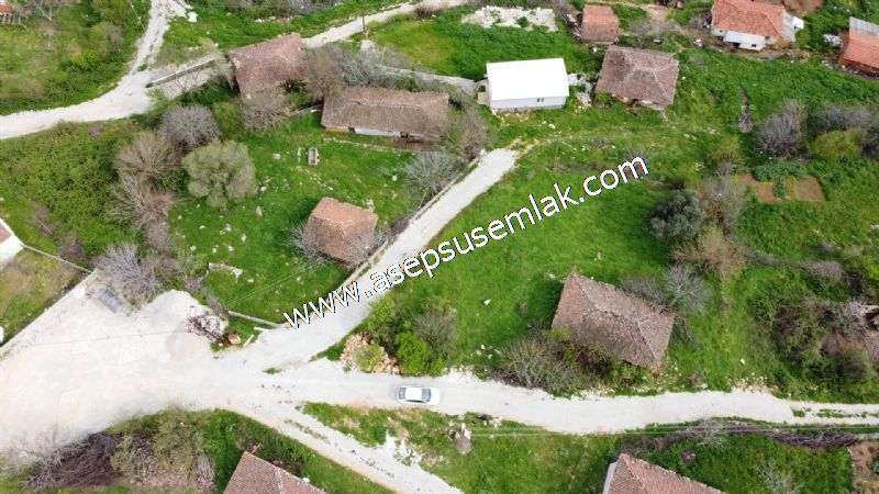 843 M2 Gönen'de Köy Evi Bahçeli Kerpiç Ev Elektrik Var.