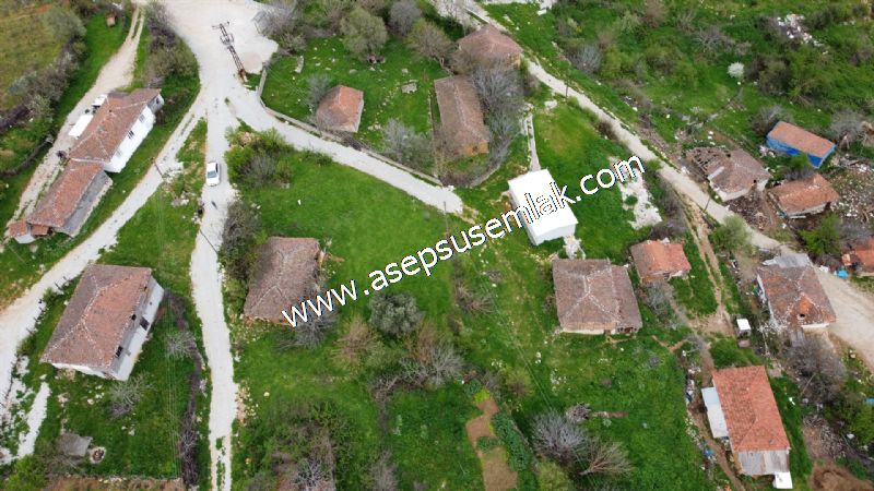843 M2 Gönen'de Köy Evi Bahçeli Kerpiç Ev Elektrik Var.