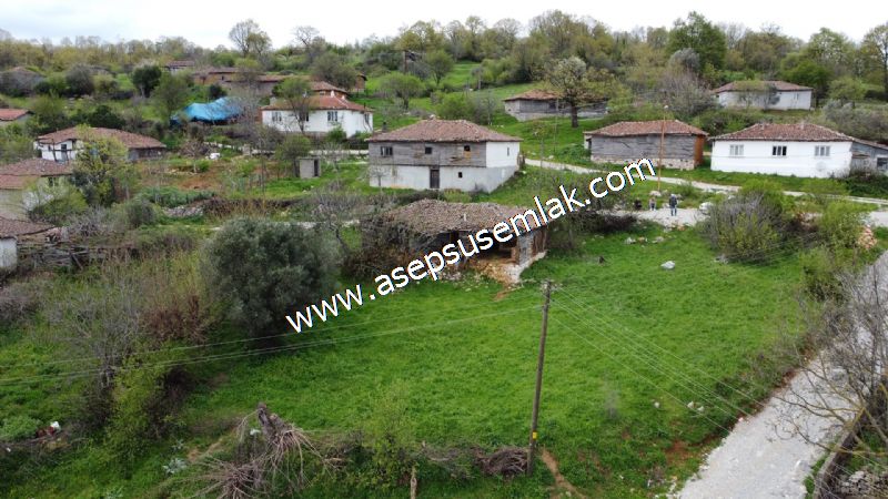 843 M2 Gönen'de Köy Evi Bahçeli Kerpiç Ev Elektrik Var.