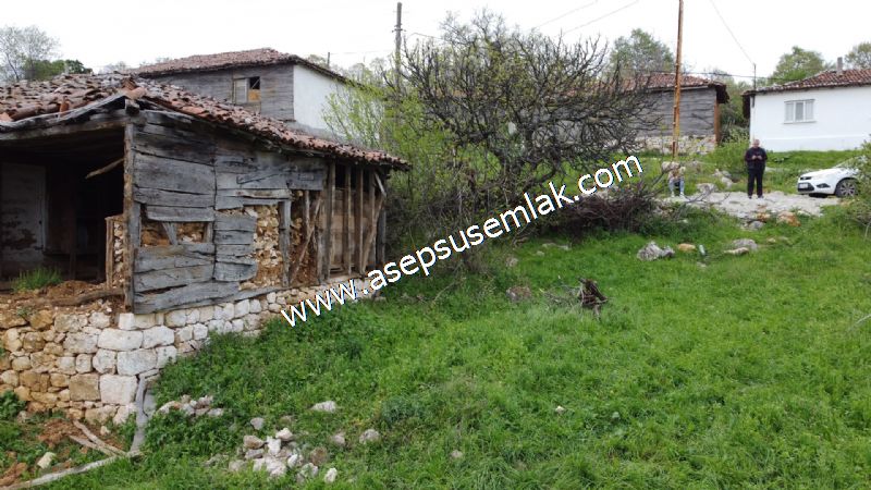 843 M2 Gönen'de Köy Evi Bahçeli Kerpiç Ev Elektrik Var.