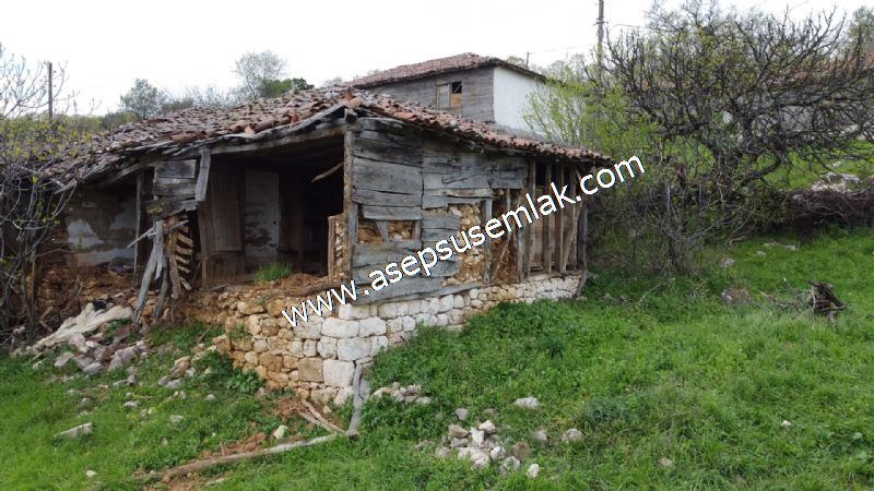 843 M2 Gönen'de Köy Evi Bahçeli Kerpiç Ev Elektrik Var.
