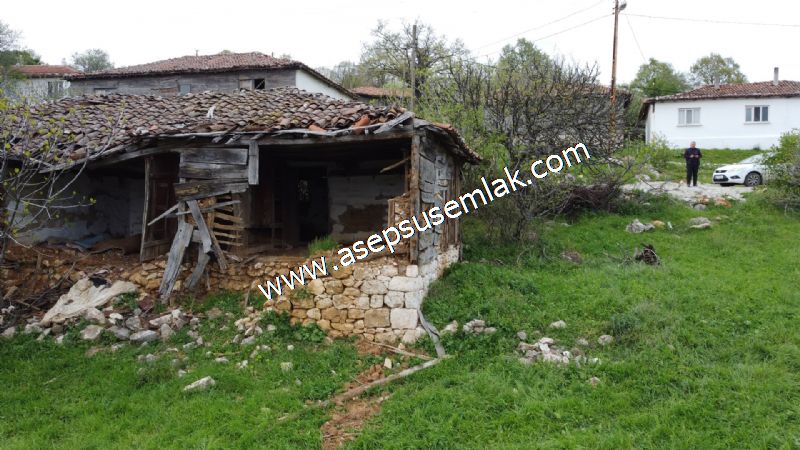 843 M2 Gönen'de Köy Evi Bahçeli Kerpiç Ev Elektrik Var.