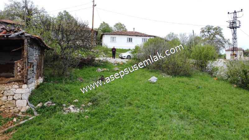 843 M2 Gönen'de Köy Evi Bahçeli Kerpiç Ev Elektrik Var.