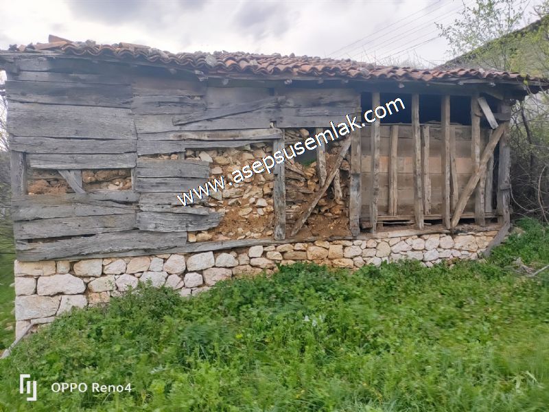 843 M2 Gönen'de Köy Evi Bahçeli Kerpiç Ev Elektrik Var.