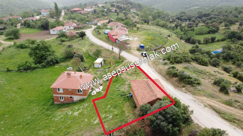 438 M2 Köy Evi İmarlı Arsa 2 %40 İmarlı 75 M2 Hazır Dam Vardır.