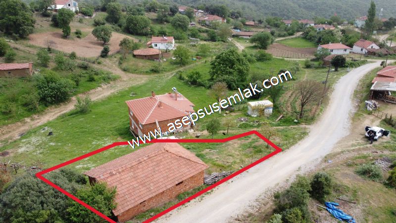 438 M2 Köy Evi İmarlı Arsa 2 %40 İmarlı 75 M2 Hazır Dam Vardır.