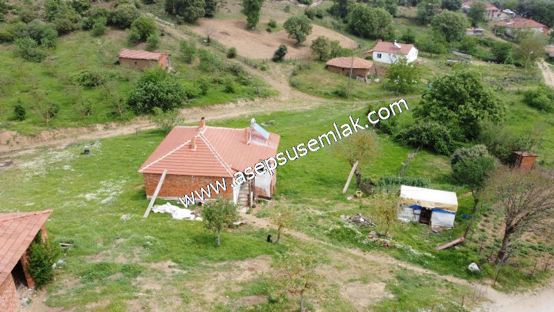 438 M2 Köy Evi İmarlı Arsa 2 %40 İmarlı 75 M2 Hazır Dam Vardır.