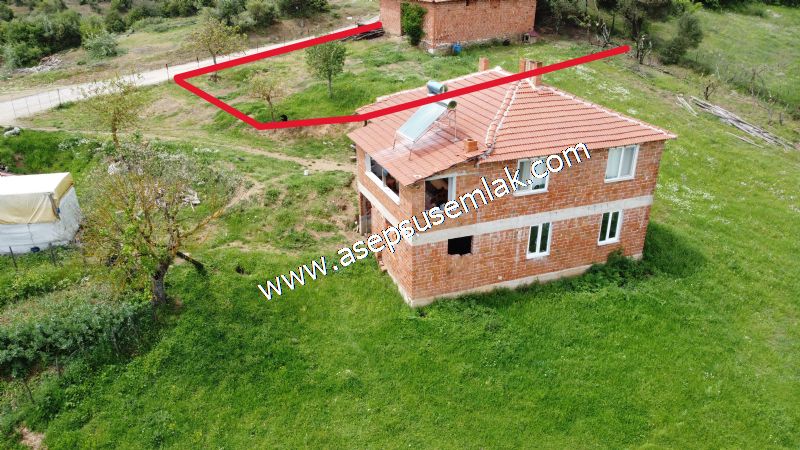 438 M2 Köy Evi İmarlı Arsa 2 %40 İmarlı 75 M2 Hazır Dam Vardır.