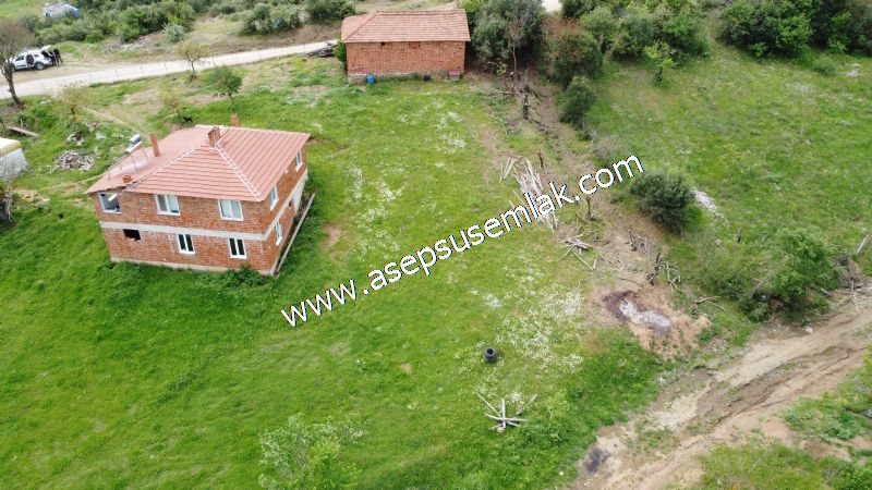 438 M2 Köy Evi İmarlı Arsa 2 %40 İmarlı 75 M2 Hazır Dam Vardır.
