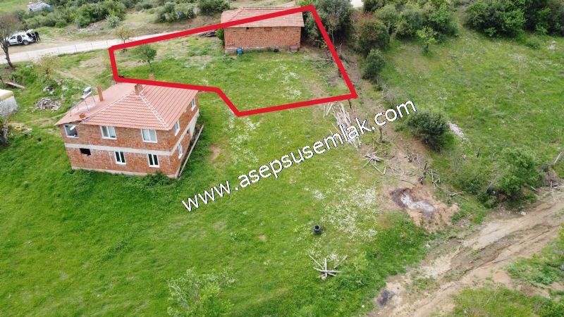 438 M2 Köy Evi İmarlı Arsa 2 %40 İmarlı 75 M2 Hazır Dam Vardır.