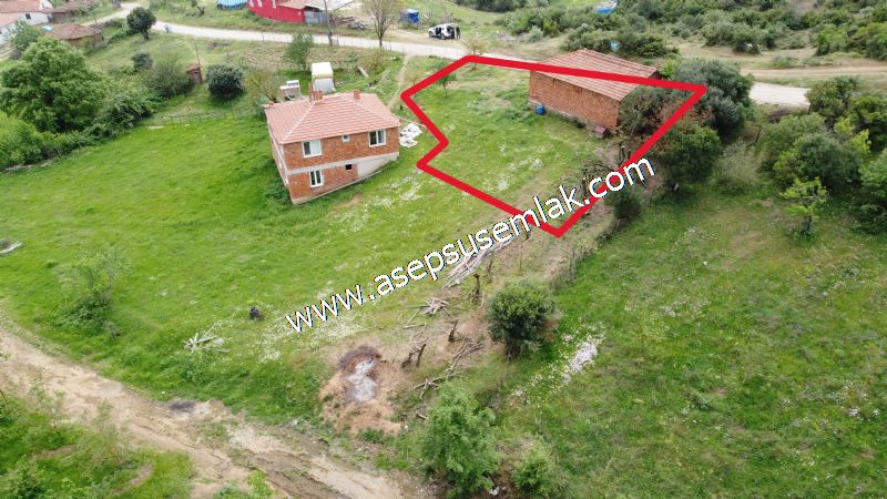 438 M2 Köy Evi İmarlı Arsa 2 %40 İmarlı 75 M2 Hazır Dam Vardır.