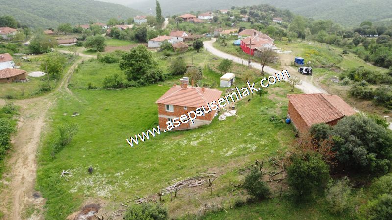 438 M2 Köy Evi İmarlı Arsa 2 %40 İmarlı 75 M2 Hazır Dam Vardır.