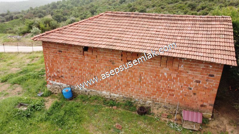 438 M2 Köy Evi İmarlı Arsa 2 %40 İmarlı 75 M2 Hazır Dam Vardır.