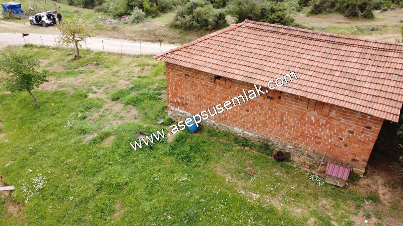438 M2 Köy Evi İmarlı Arsa 2 %40 İmarlı 75 M2 Hazır Dam Vardır.