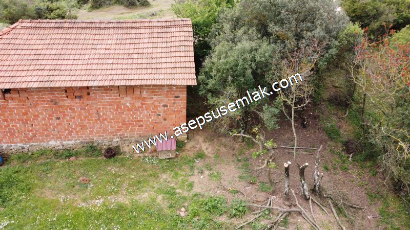 438 M2 Köy Evi İmarlı Arsa 2 %40 İmarlı 75 M2 Hazır Dam Vardır.