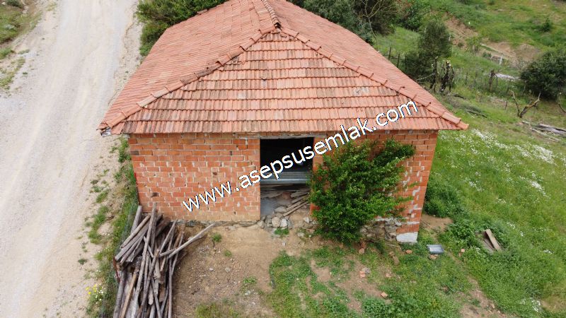 438 M2 Köy Evi İmarlı Arsa 2 %40 İmarlı 75 M2 Hazır Dam Vardır.