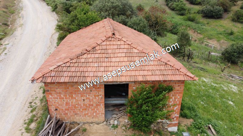 438 M2 Köy Evi İmarlı Arsa 2 %40 İmarlı 75 M2 Hazır Dam Vardır.