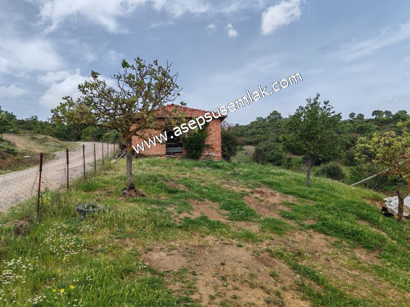 438 M2 Köy Evi İmarlı Arsa 2 %40 İmarlı 75 M2 Hazır Dam Vardır.