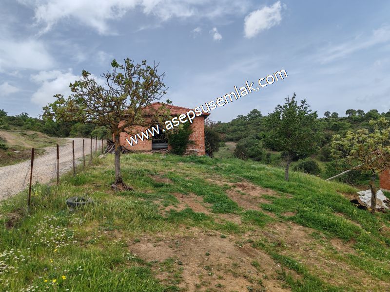 438 M2 Köy Evi İmarlı Arsa 2 %40 İmarlı 75 M2 Hazır Dam Vardır.