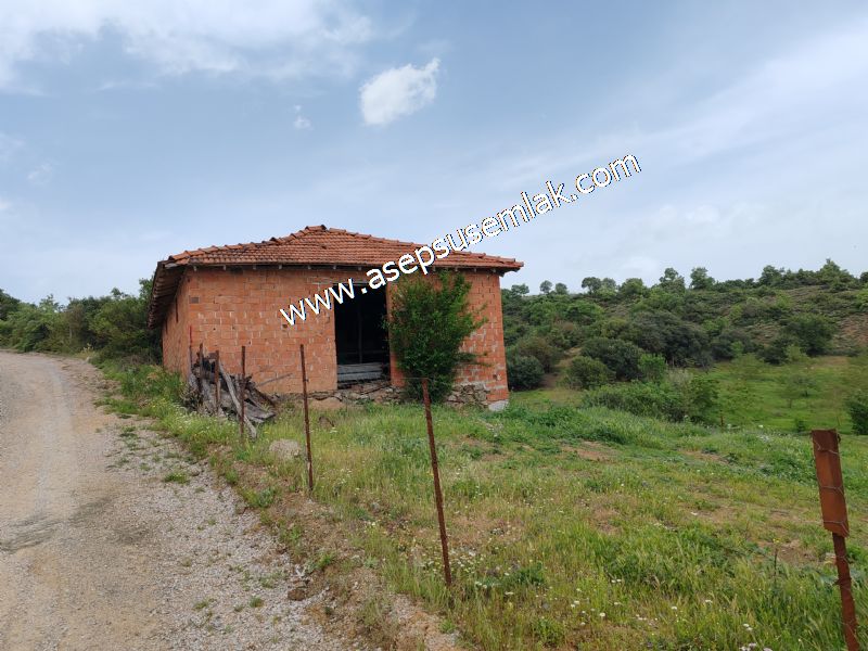 438 M2 Köy Evi İmarlı Arsa 2 %40 İmarlı 75 M2 Hazır Dam Vardır.