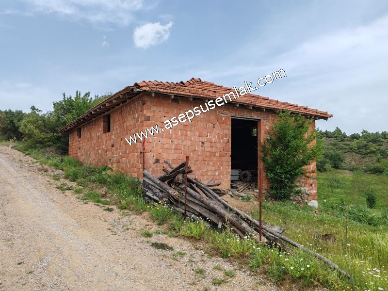 438 M2 Köy Evi İmarlı Arsa 2 %40 İmarlı 75 M2 Hazır Dam Vardır.