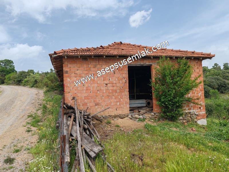 438 M2 Köy Evi İmarlı Arsa 2 %40 İmarlı 75 M2 Hazır Dam Vardır.