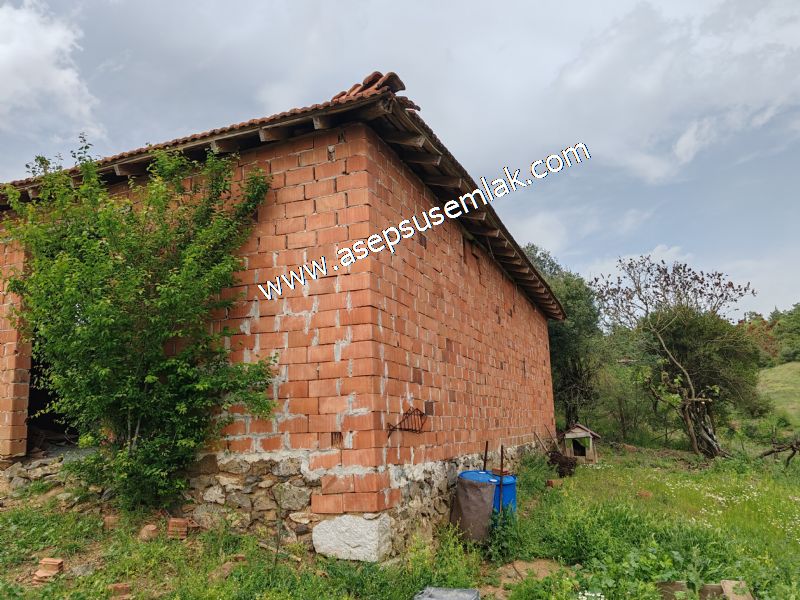 438 M2 Köy Evi İmarlı Arsa 2 %40 İmarlı 75 M2 Hazır Dam Vardır.