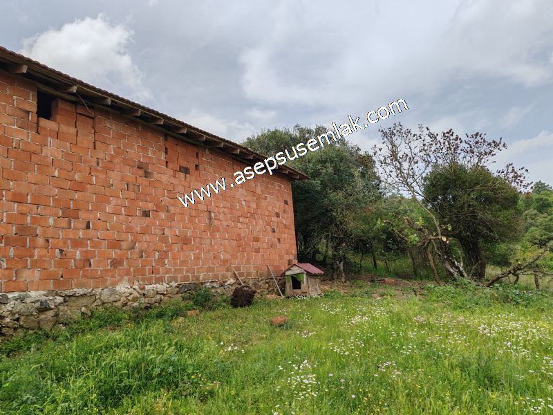 438 M2 Köy Evi İmarlı Arsa 2 %40 İmarlı 75 M2 Hazır Dam Vardır.
