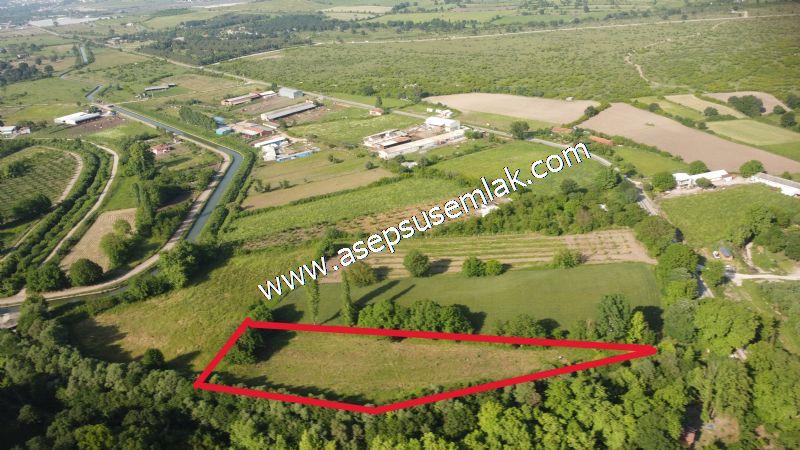 3.625 M2 Güneşli Hobi Bağ-Bahçe Dereye Cepheli Kadastro Yolu Var