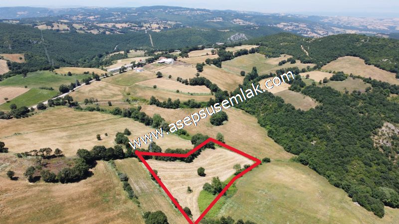 10.008 m2 Yatırımlık Tarla Bağ-Bahçe Su Çeşme Var. Yolu Yok.