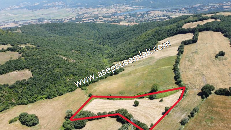 10.008 m2 Yatırımlık Tarla Bağ-Bahçe Su Çeşme Var. Yolu Yok.