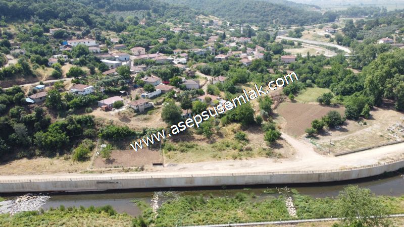 1.700 m2 Müstakil Köy Evi Arsa Meyve Bahçeli Bağ-Bahçe Dereköyde
