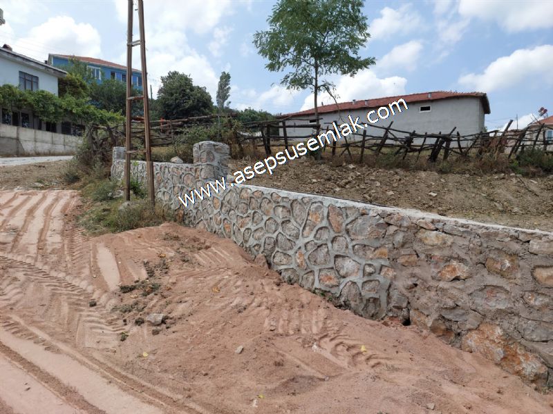 556 m2 İmarlı 2 kat %40 Arsa Köy Evi Ortasında