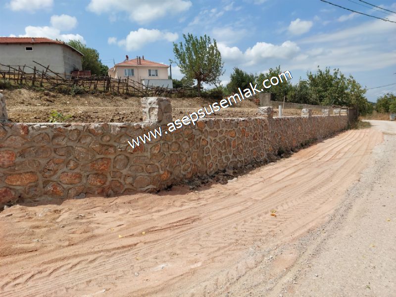 556 m2 İmarlı 2 kat %40 Arsa Köy Evi Ortasında