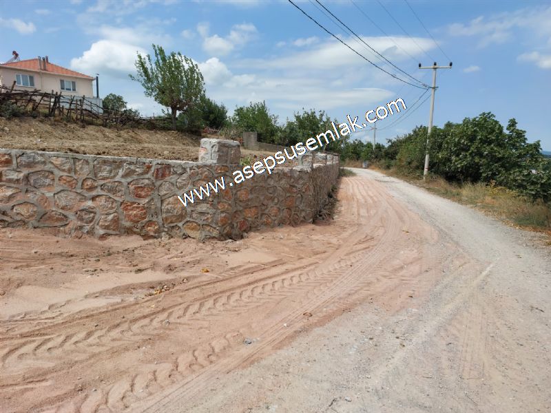 556 m2 İmarlı 2 kat %40 Arsa Köy Evi Ortasında