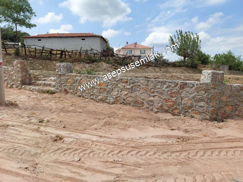 556 m2 İmarlı 2 kat %40 Arsa Köy Evi Ortasında