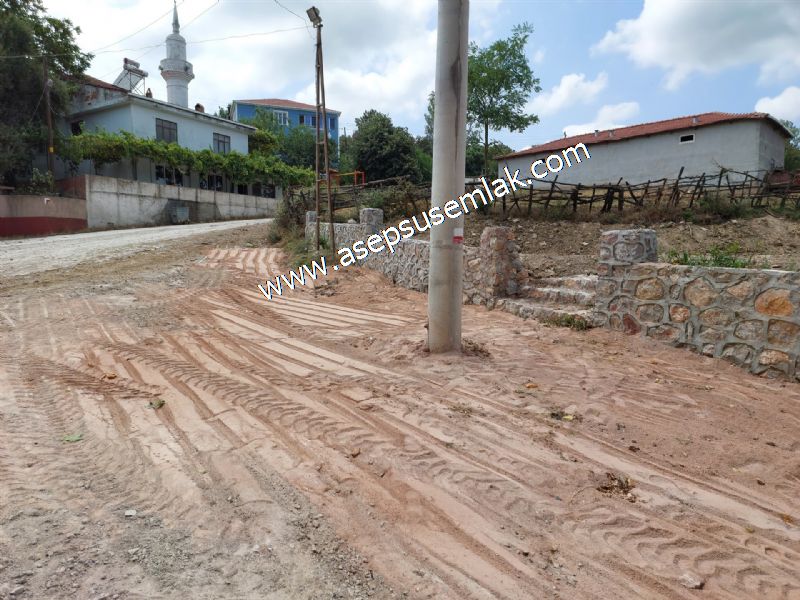 556 m2 İmarlı 2 kat %40 Arsa Köy Evi Ortasında