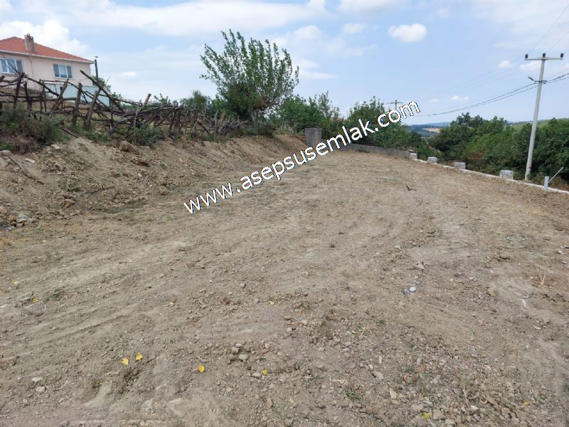 556 m2 İmarlı 2 kat %40 Arsa Köy Evi Ortasında