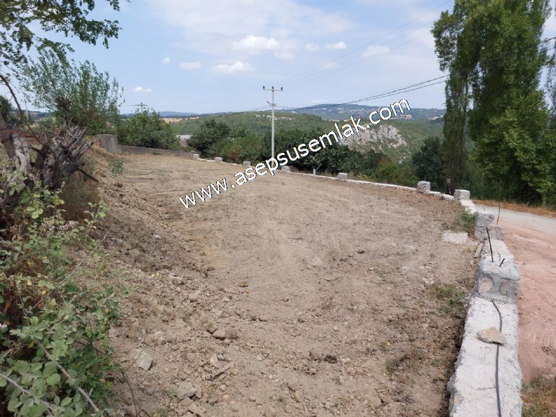 556 m2 İmarlı 2 kat %40 Arsa Köy Evi Ortasında