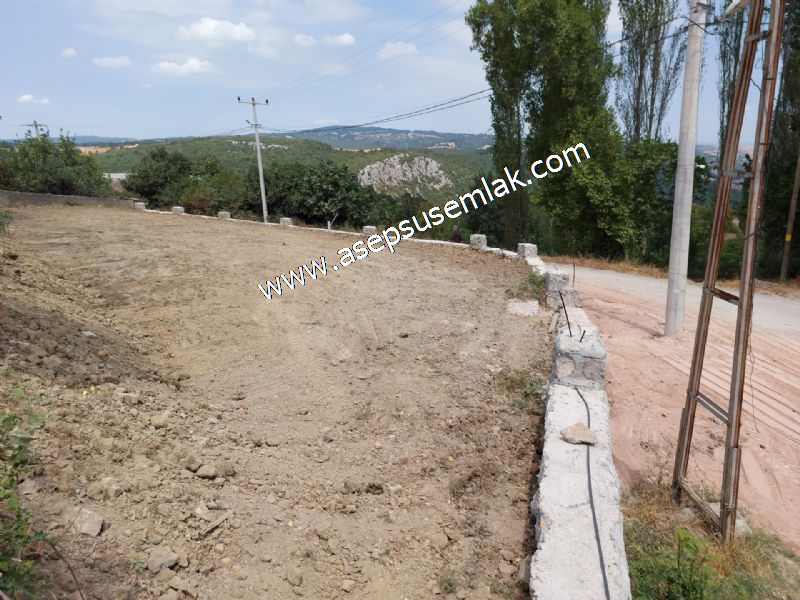 556 m2 İmarlı 2 kat %40 Arsa Köy Evi Ortasında