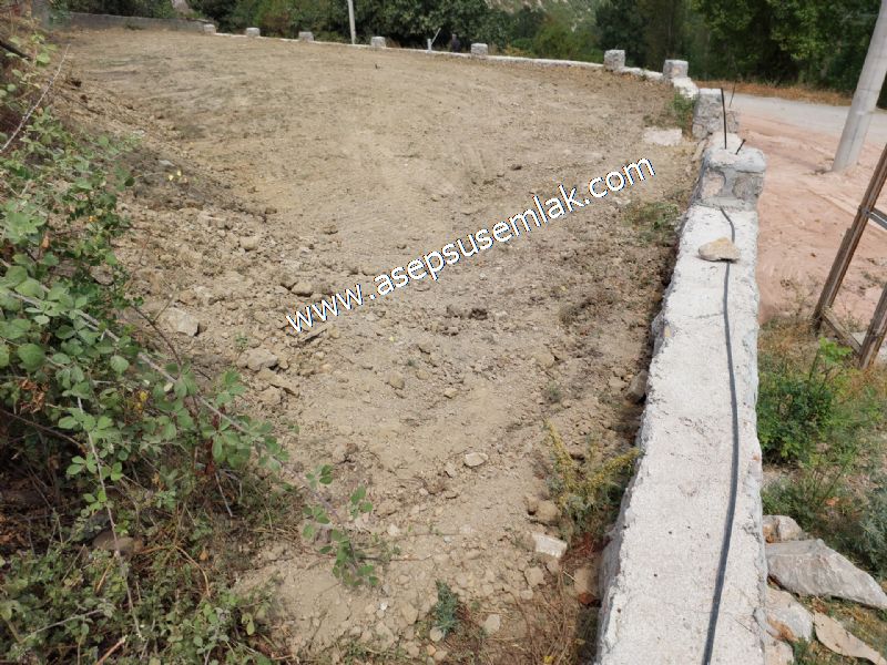 556 m2 İmarlı 2 kat %40 Arsa Köy Evi Ortasında