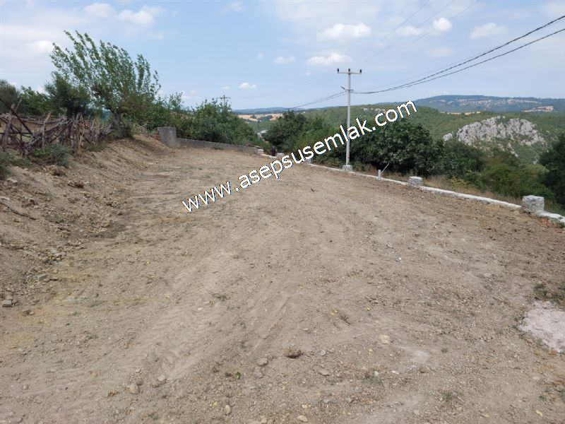 556 m2 İmarlı 2 kat %40 Arsa Köy Evi Ortasında
