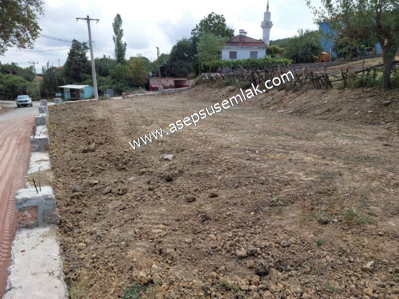 556 m2 İmarlı 2 kat %40 Arsa Köy Evi Ortasında