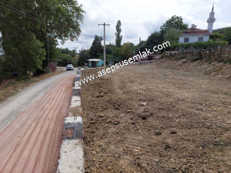 556 m2 İmarlı 2 kat %40 Arsa Köy Evi Ortasında