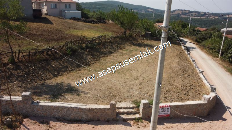 556 m2 İmarlı 2 kat %40 Arsa Köy Evi Ortasında