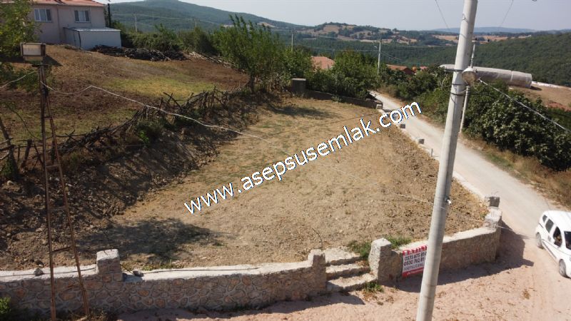 556 m2 İmarlı 2 kat %40 Arsa Köy Evi Ortasında